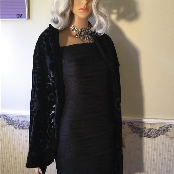 Black Body Central mini dress off-shoulder texture - Picture 7 of 8